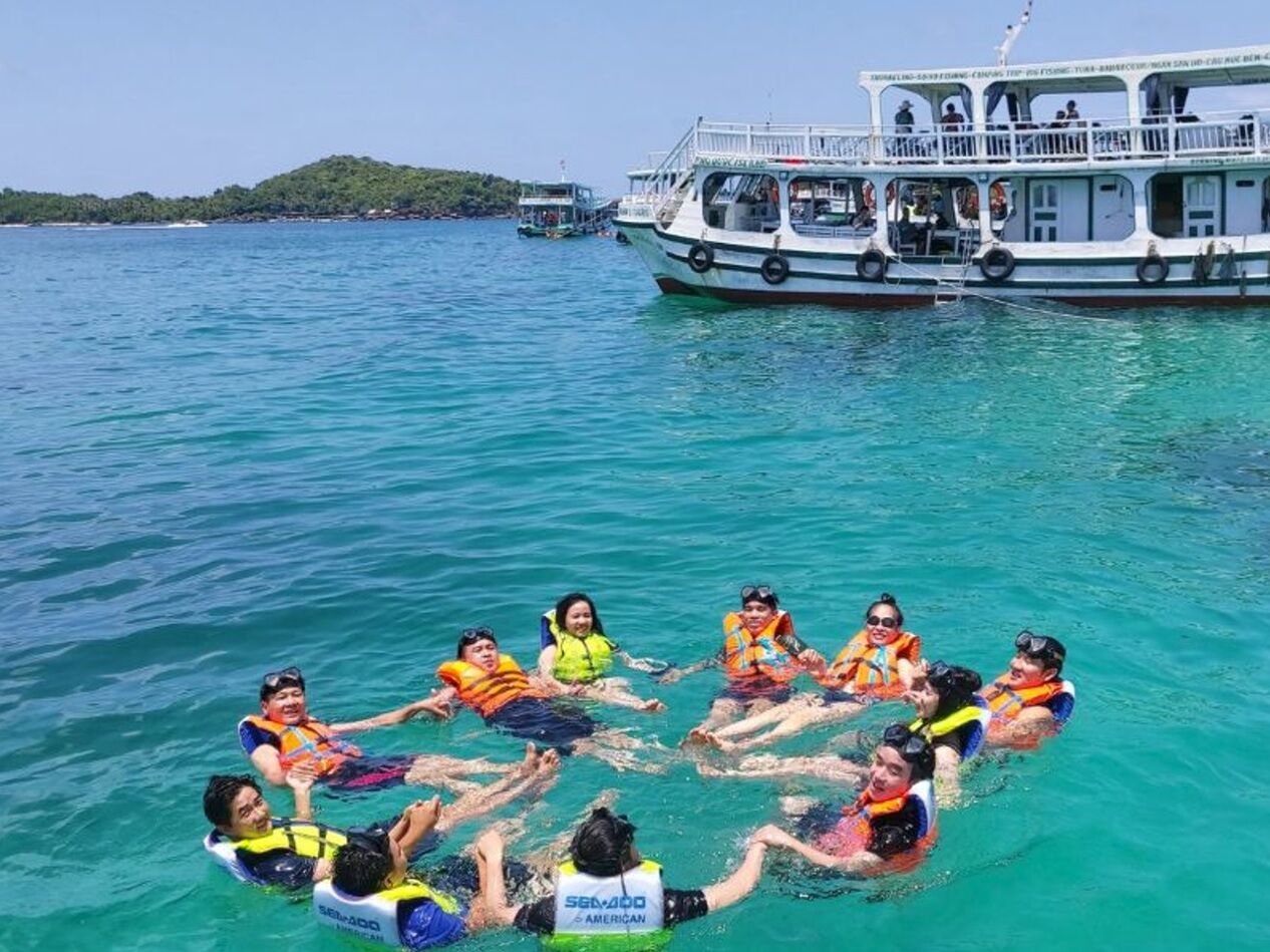 Capture the vibrant beauty of Vietnam’s coastal heritage post-visa